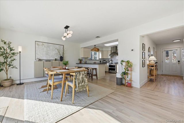 141 Annuskemunnica Road, Babylon, NY 11702