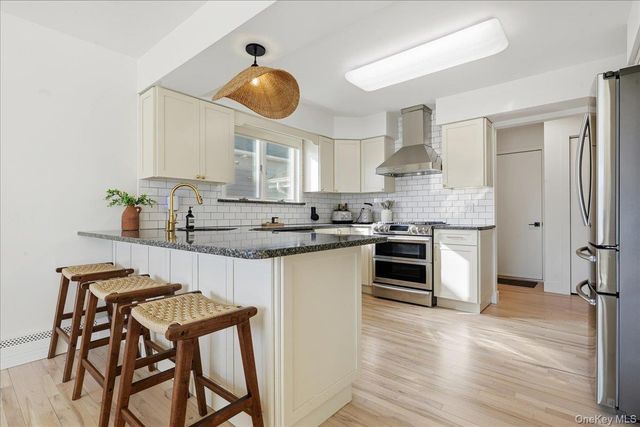 141 Annuskemunnica Road, Babylon, NY 11702