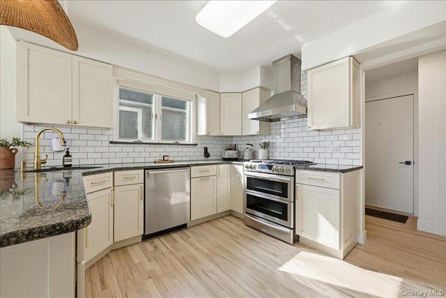 141 Annuskemunnica Road, Babylon, NY 11702