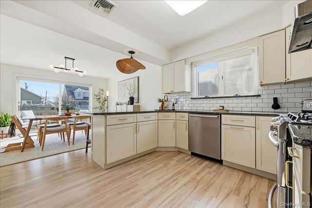 141 Annuskemunnica Road, Babylon, NY 11702