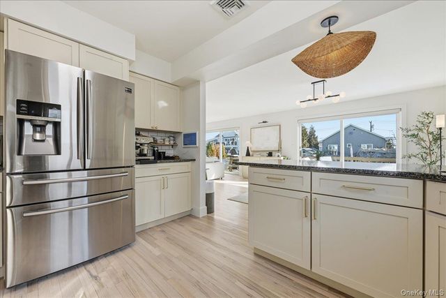 141 Annuskemunnica Road, Babylon, NY 11702