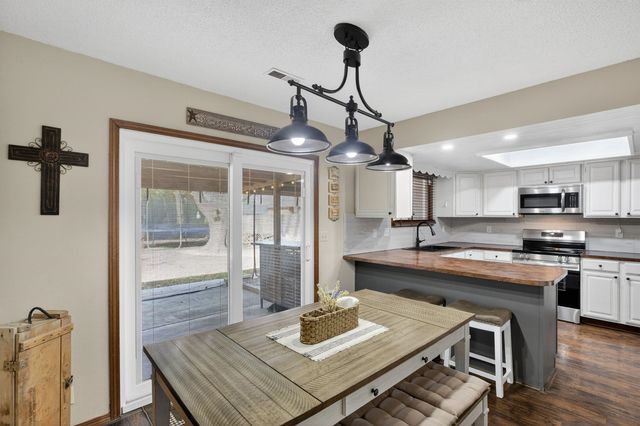 1423 N Rutgers St, Wichita, KS 67212