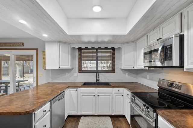 1423 N Rutgers St, Wichita, KS 67212