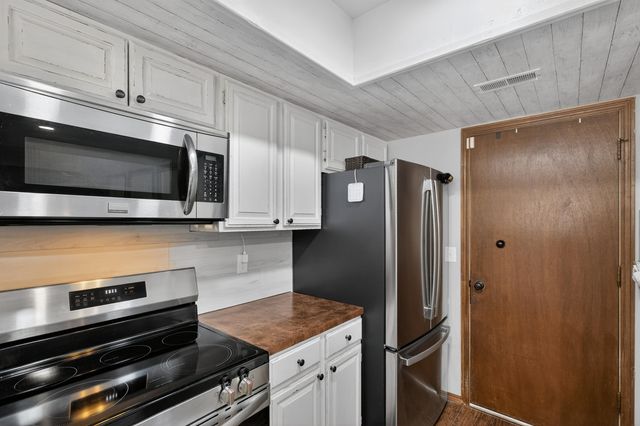 1423 N Rutgers St, Wichita, KS 67212