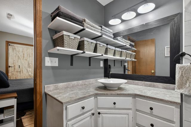 1423 N Rutgers St, Wichita, KS 67212