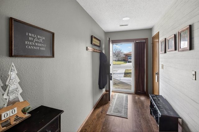 1423 N Rutgers St, Wichita, KS 67212