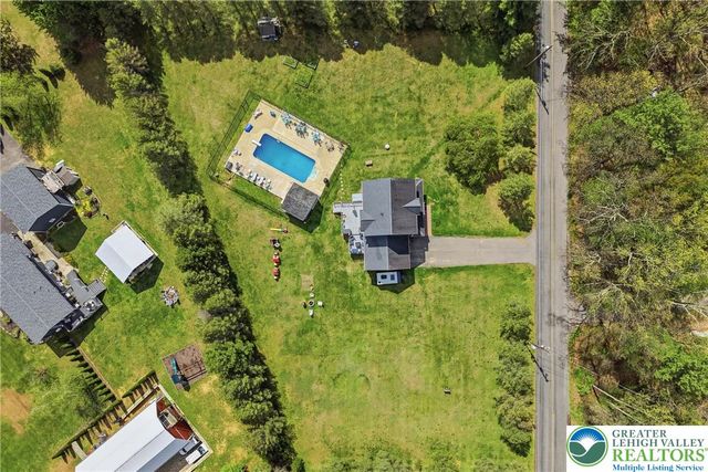 650 Firehouse Road, Towamensing Twp, PA 18071