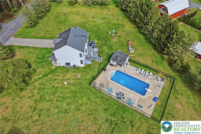 650 Firehouse Road, Towamensing Twp, PA 18071