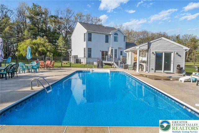 650 Firehouse Road, Towamensing Twp, PA 18071