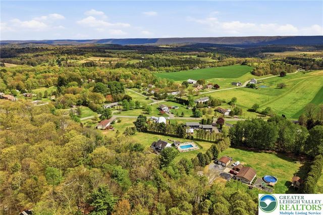 650 Firehouse Road, Towamensing Twp, PA 18071