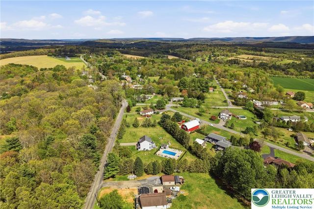 650 Firehouse Road, Towamensing Twp, PA 18071
