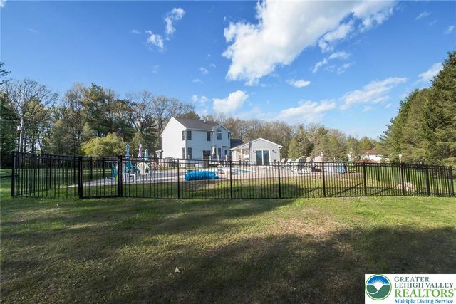 650 Firehouse Road, Towamensing Twp, PA 18071