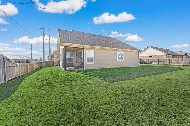 824 E Northside Drive, Pilot Point, TX 76258