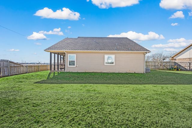 824 E Northside Drive, Pilot Point, TX 76258