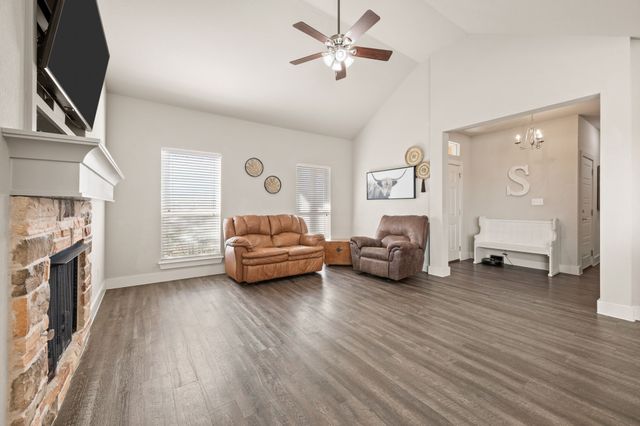 824 E Northside Drive, Pilot Point, TX 76258