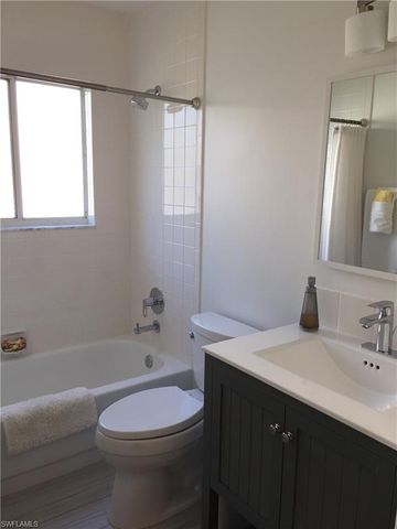 7800 Emerald Cir Apt 201, Naples, FL 34109