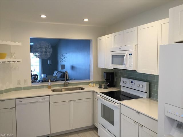 7800 Emerald Cir Apt 201, Naples, FL 34109