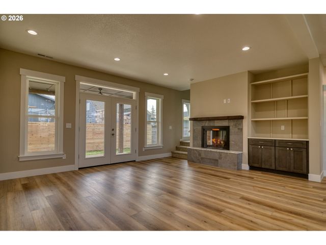 374 N 18TH St, St Helens, OR 97051