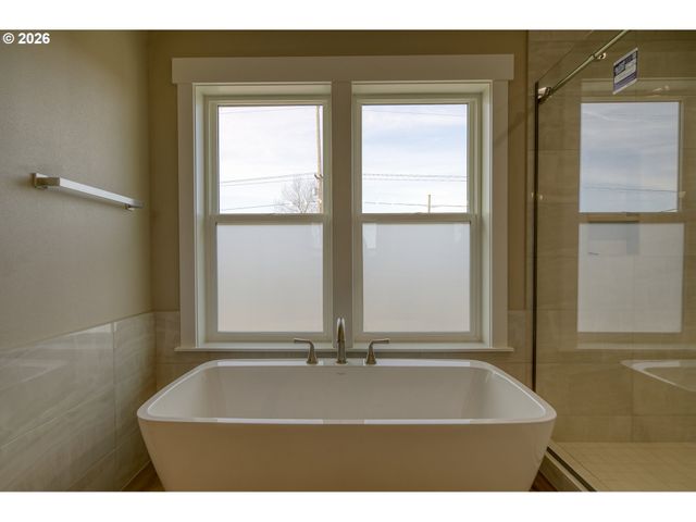 374 N 18TH St, St Helens, OR 97051