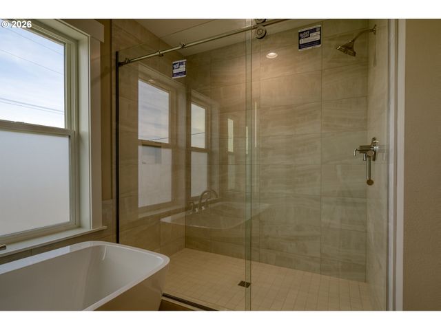 374 N 18TH St, St Helens, OR 97051