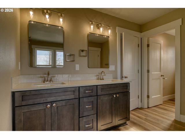 374 N 18TH St, St Helens, OR 97051