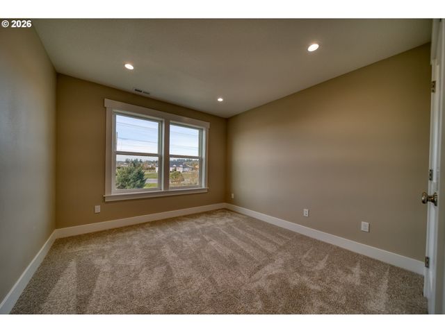 374 N 18TH St, St Helens, OR 97051