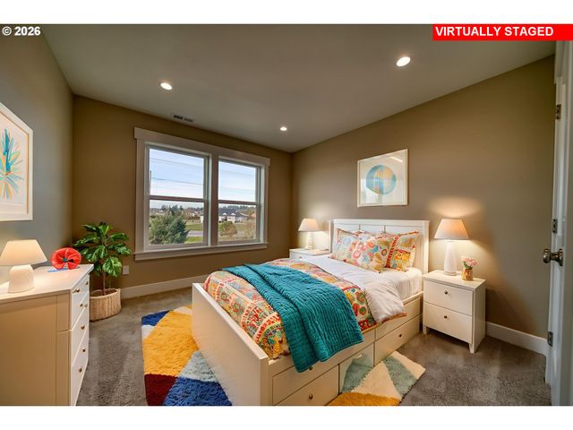 374 N 18TH St, St Helens, OR 97051