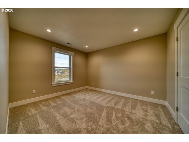 374 N 18TH St, St Helens, OR 97051