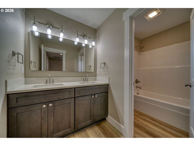 374 N 18TH St, St Helens, OR 97051