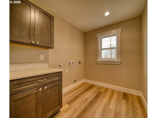 374 N 18TH St, St Helens, OR 97051