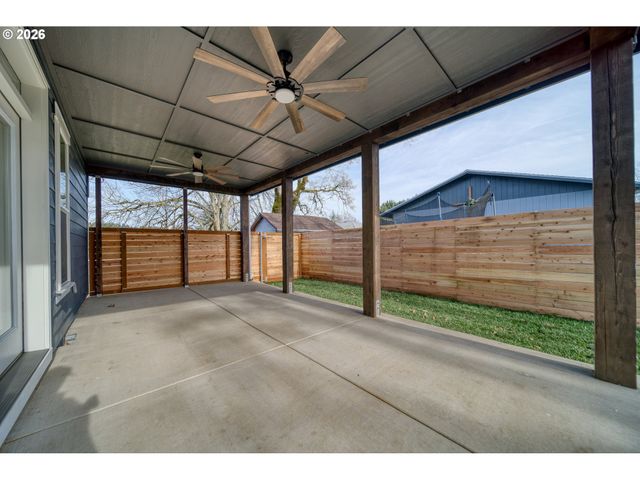 374 N 18TH St, St Helens, OR 97051