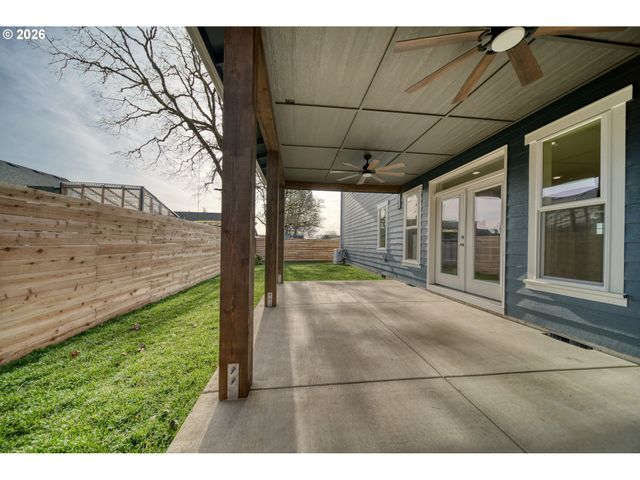 374 N 18TH St, St Helens, OR 97051