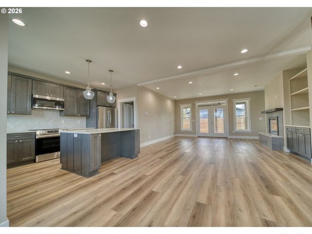 374 N 18TH St, St Helens, OR 97051