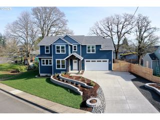 374 N 18TH St, St Helens, OR 97051