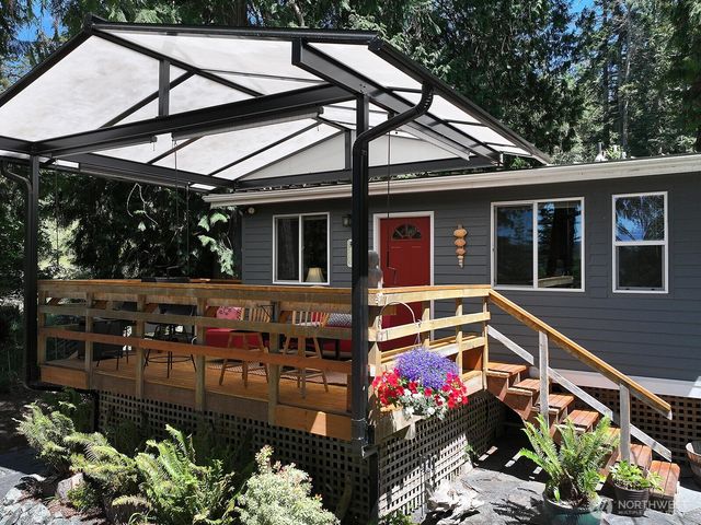 4225 Beach Drive, Freeland, WA 98249
