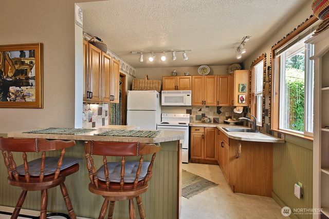 4225 Beach Drive, Freeland, WA 98249