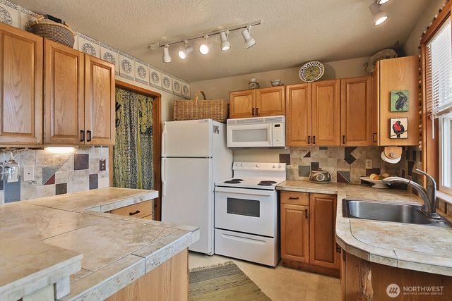 4225 Beach Drive, Freeland, WA 98249