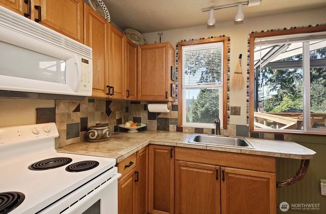 4225 Beach Drive, Freeland, WA 98249
