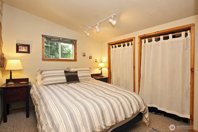 4225 Beach Drive, Freeland, WA 98249