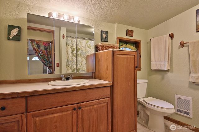 4225 Beach Drive, Freeland, WA 98249