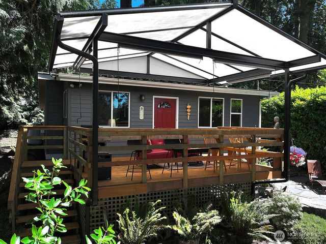 4225 Beach Drive, Freeland, WA 98249