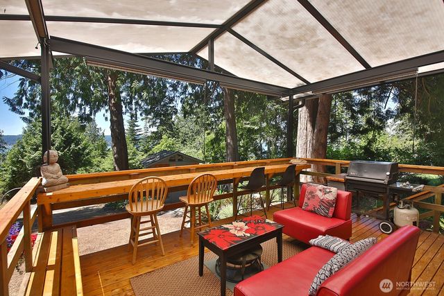 4225 Beach Drive, Freeland, WA 98249