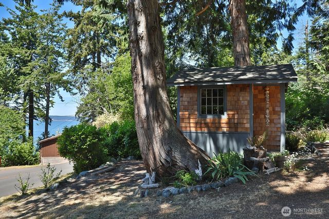 4225 Beach Drive, Freeland, WA 98249