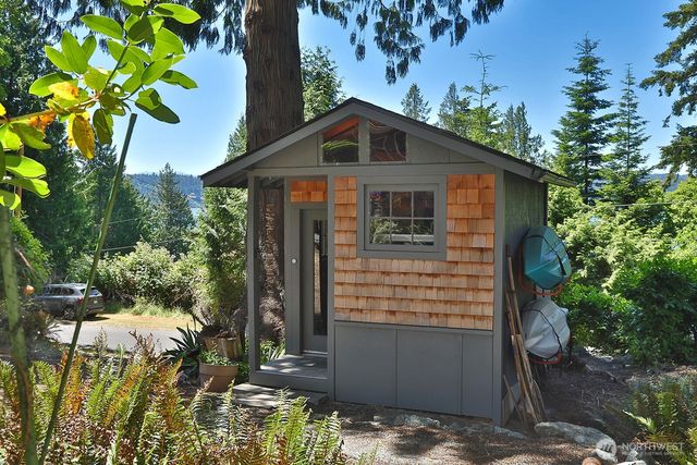 4225 Beach Drive, Freeland, WA 98249