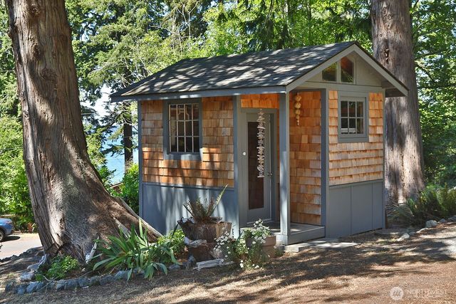 4225 Beach Drive, Freeland, WA 98249