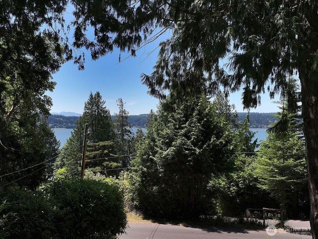 4225 Beach Drive, Freeland, WA 98249