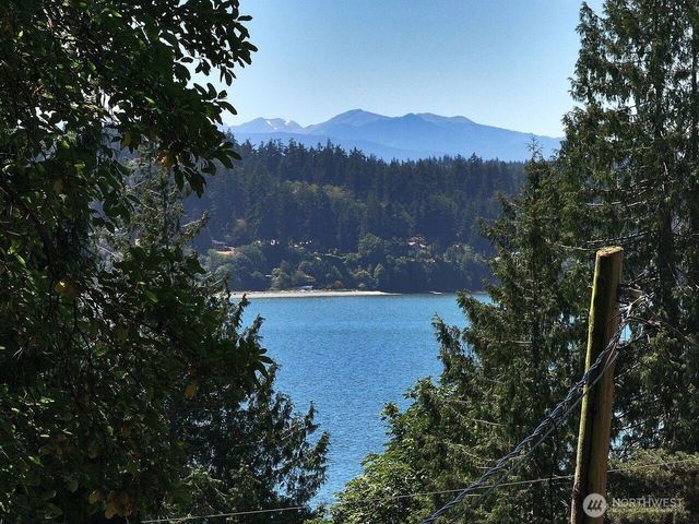 4225 Beach Drive, Freeland, WA 98249