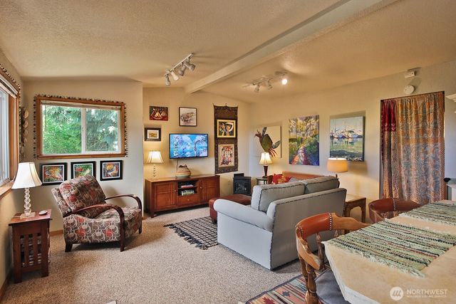 4225 Beach Drive, Freeland, WA 98249