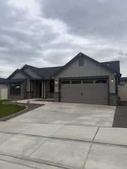 18126 E Barclay Ct, Spokane Valley, WA 99016