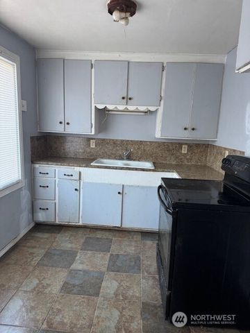 7464 S 118th Place, Seattle, WA 98178